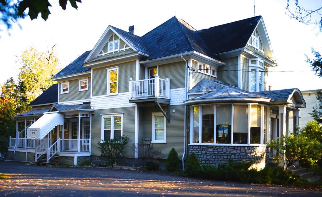 La Maison Drew B&B Magog Esterno foto